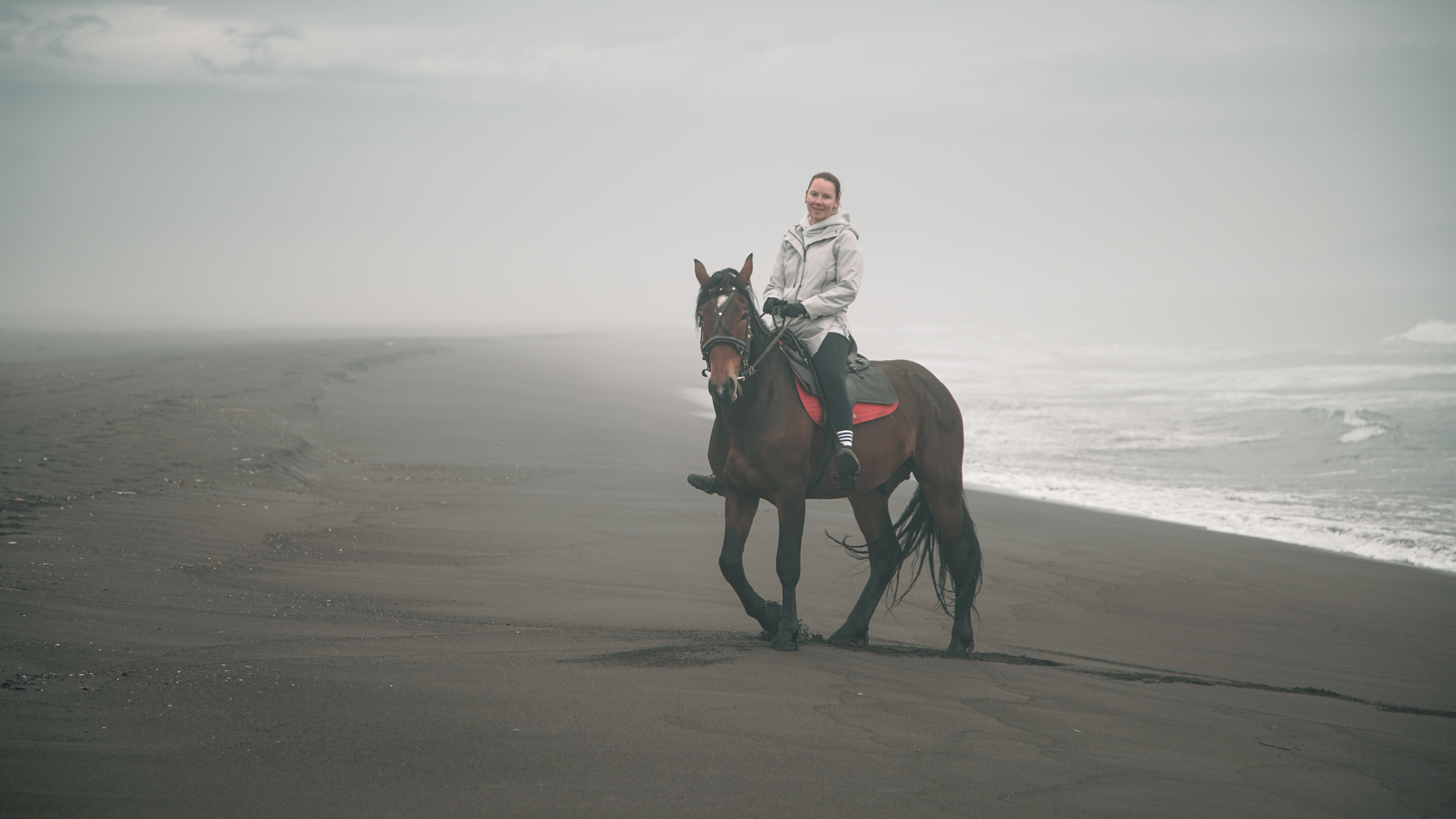 Конная прогулка на берегу океана