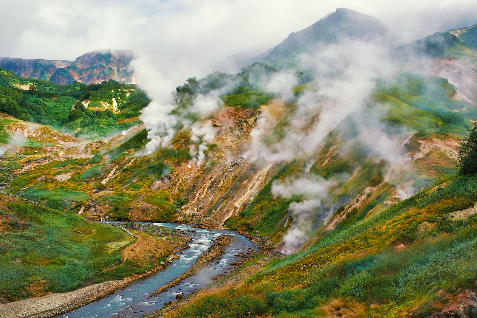ПАРЯ НАД ЖЕРЛОМ - Экспедиция в Долину Гейзеров